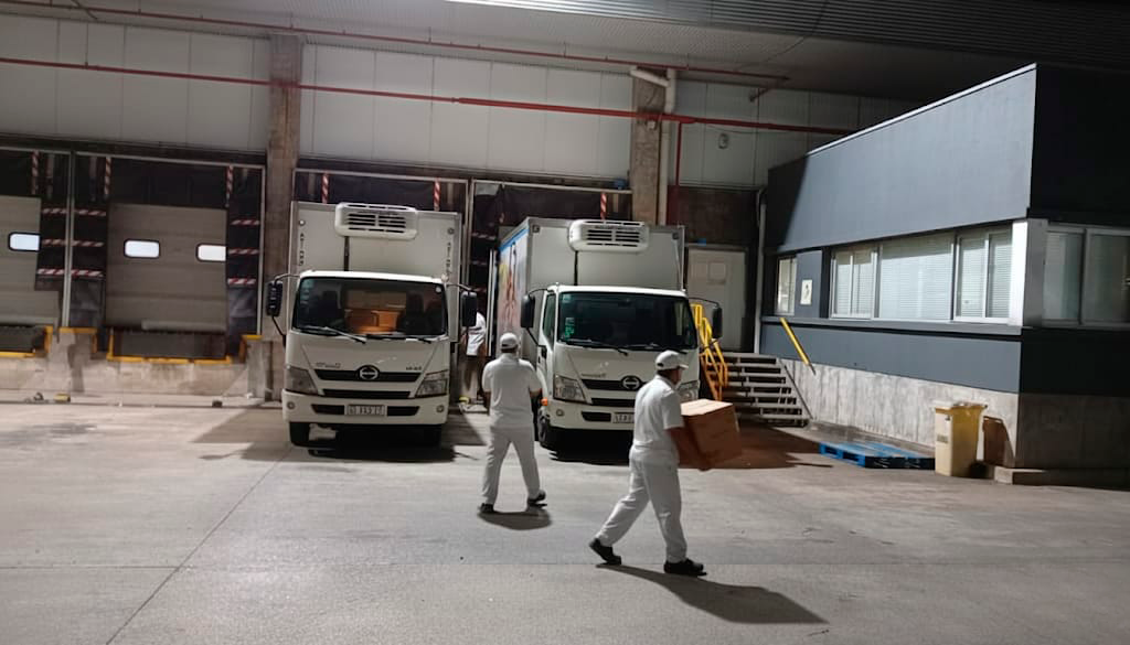 Operaciones reales de Dacarlex - Camiones refrigerados en muelle de carga